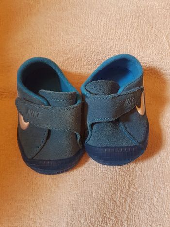 Chaussons nike taille 17