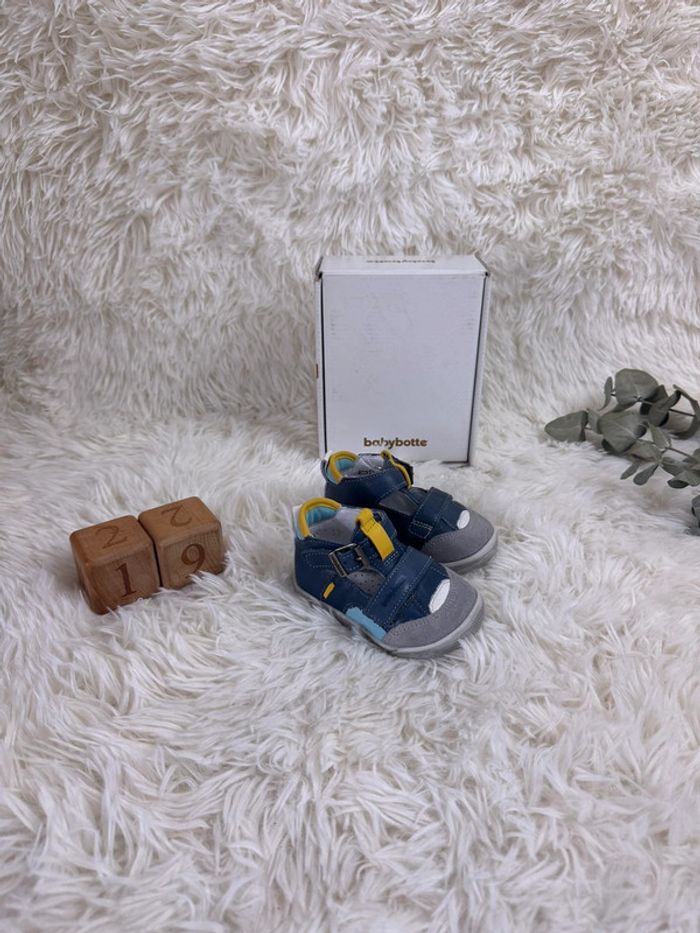 Paire de chaussures Babybotte taille 19