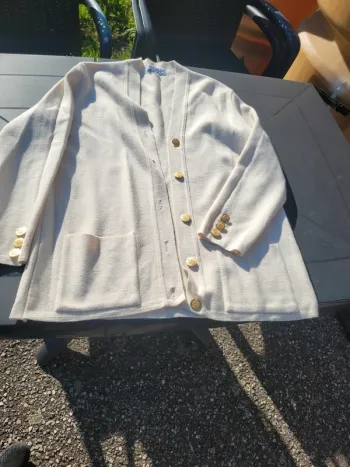 Joli gilet taille 42/44