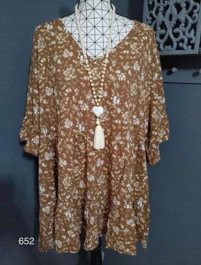 Blouse Marron Grande Taille 54 – Col V, Imprimé Floral, Manches Volants et Ourlet Évasé 🌸