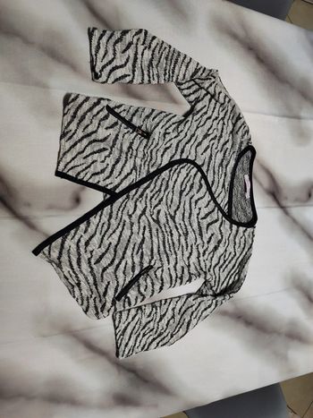 Gilet a paillettes zèbre gémo 8 ans