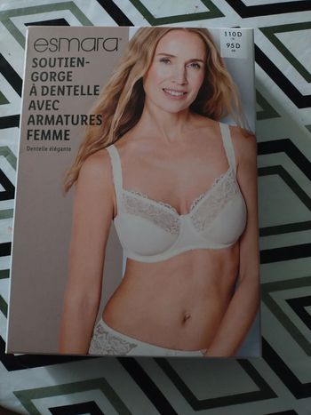 Soutien gorge à dentelle avec armatures neuf en blanc