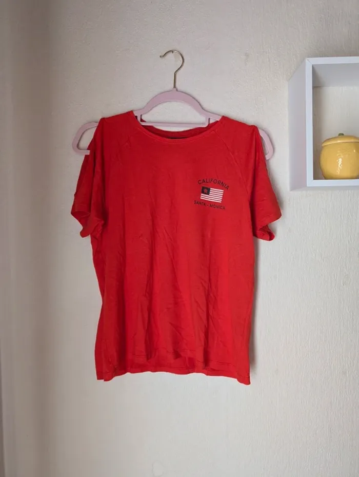 🚩 T-shirt rouge Kiabi – M - photo numéro 3
