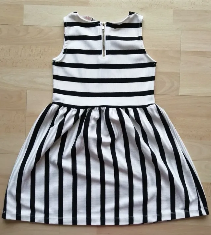 Robe à rayures noire et blanche H&M 6 ans - photo numéro 2