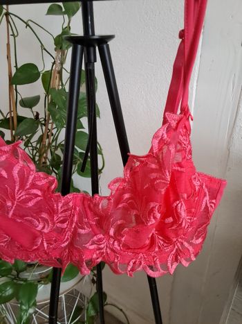 Soutien gorge brodé dentelle avec armature fuschia 95 B Blancheporte 