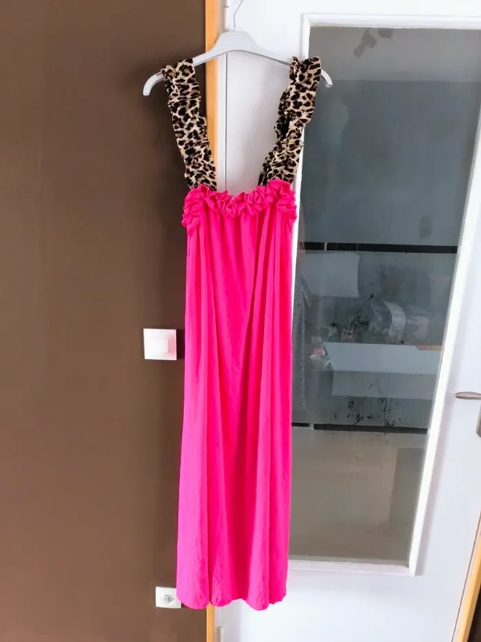 Robe longue rose fushia à bretelles léopard TU 36 à 46