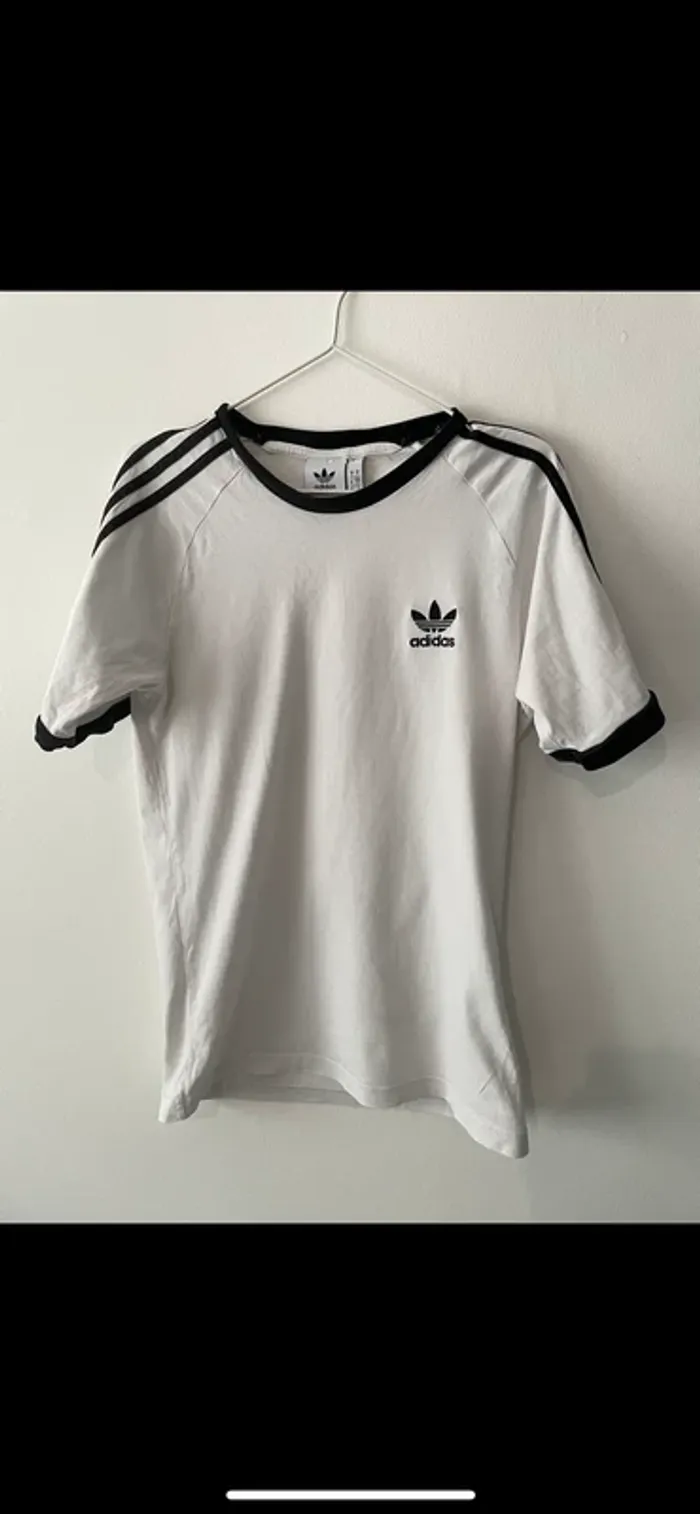 T-shirt Adidas taille S, bon état