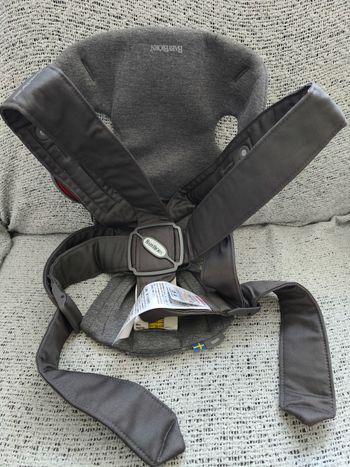 Porte-bébé BabyBjörn Mini – Jersey 3D Gris Foncé – État Impeccable