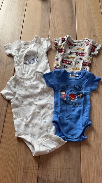 Lot de 4 bodys manches courtes