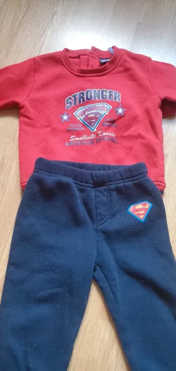 Ensemble jogging superman