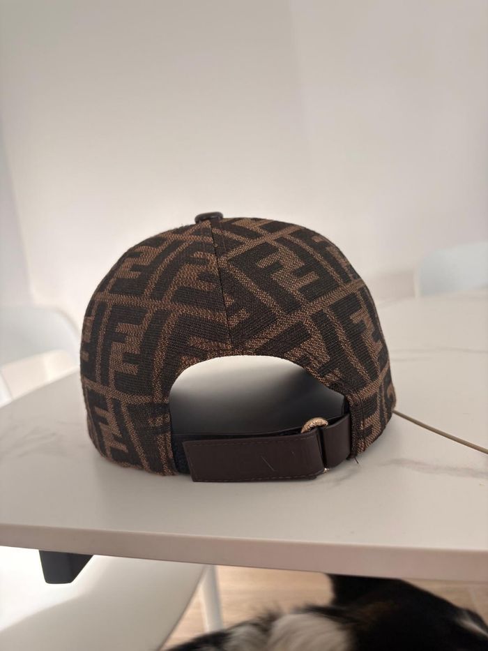 Casquette fendi - photo numéro 3