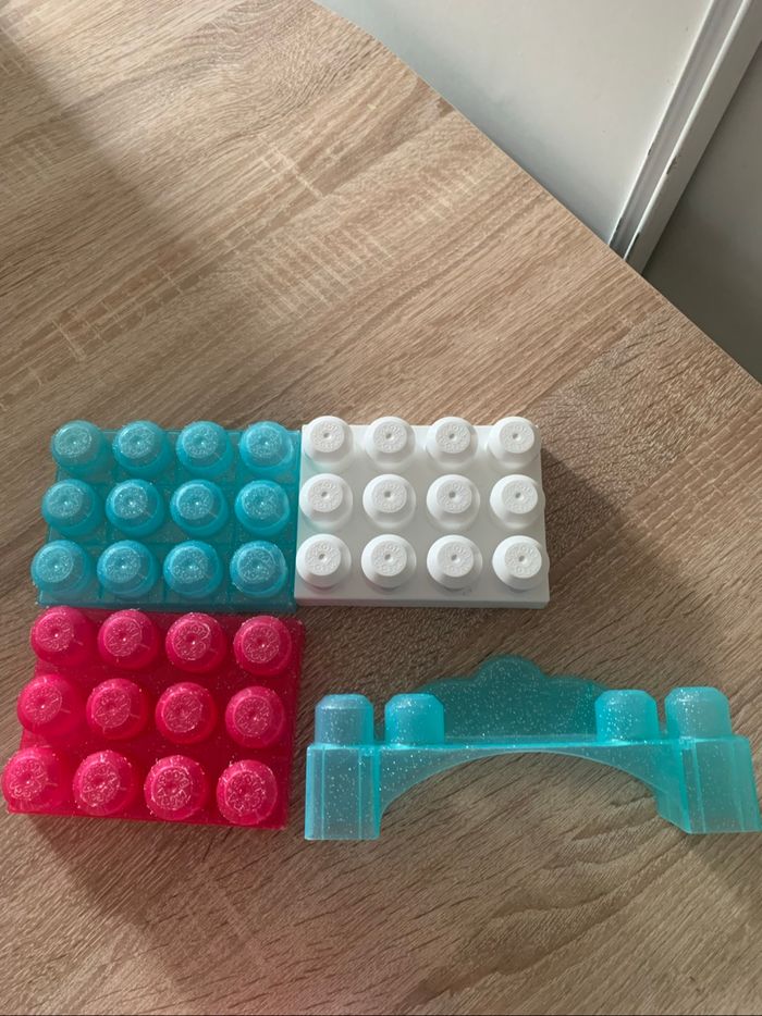 55 pièces de construction Méga bloks + 2 licornes + 1 princesse - photo numéro 2