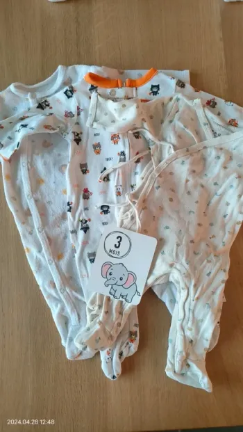 Lot 3 pyjamas 1 pièce