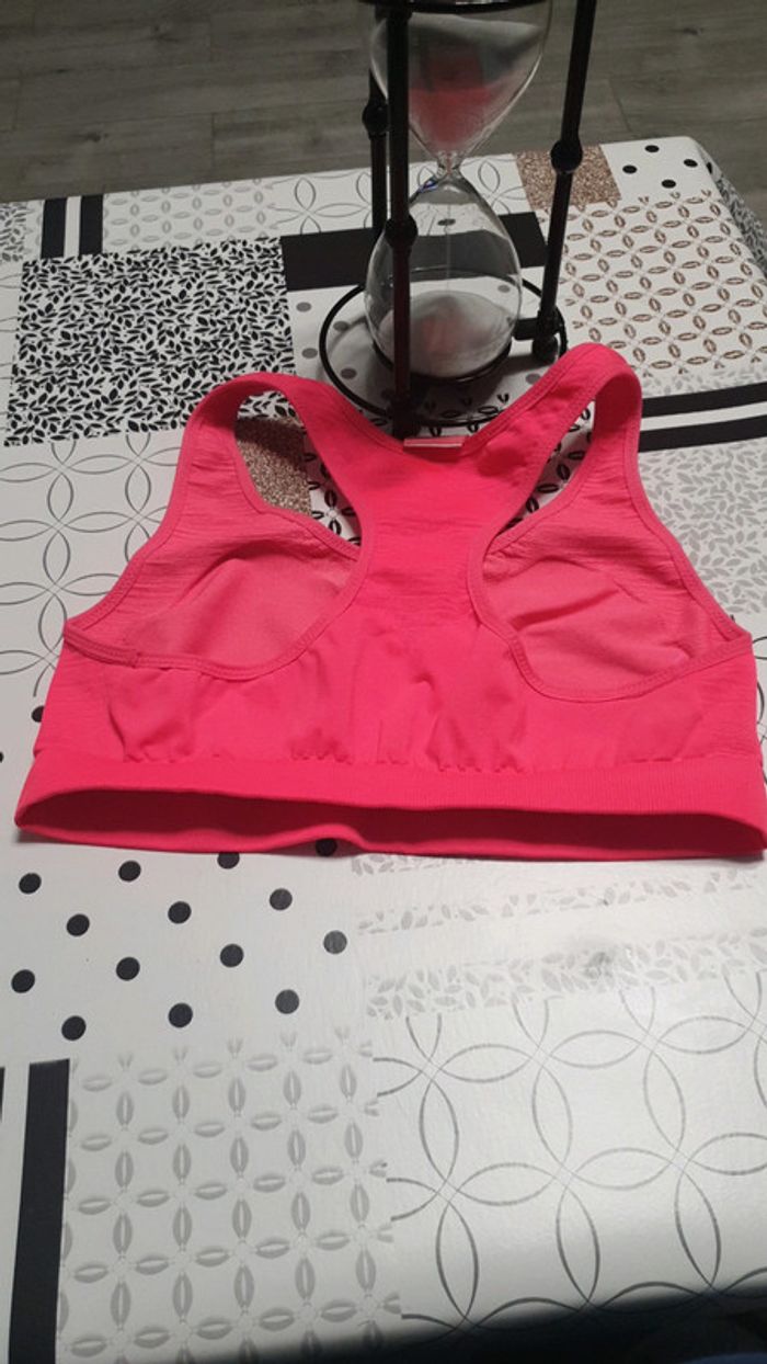 Brassière rose fluo - photo numéro 2