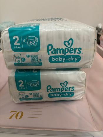 Couches Pampers taille 2