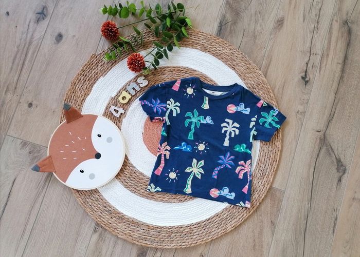 Tee-shirt bleu marine à motifs