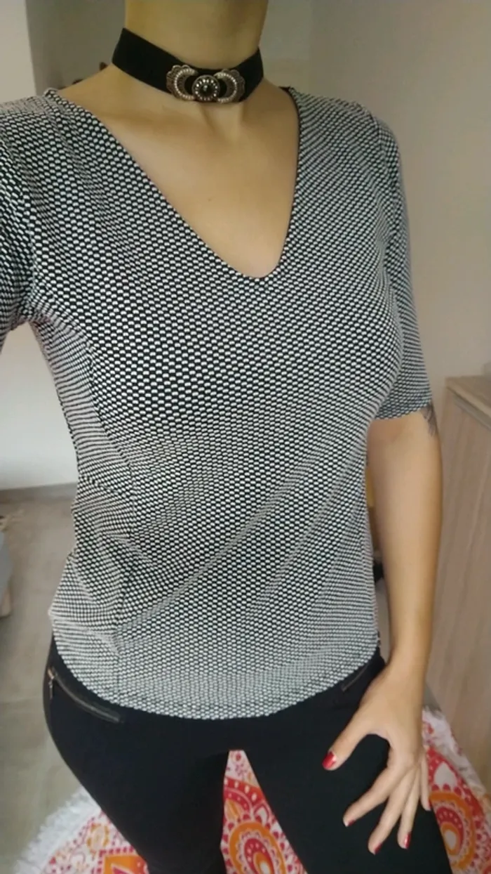 T shirt a motifs gris et noirs, grain de malice