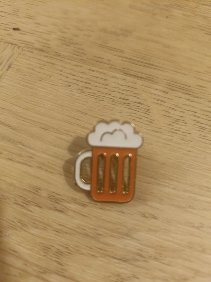 Pin's bière neuf - photo numéro 2
