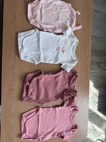 Lot de 4 bodys 