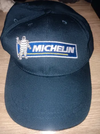 Casquette bleu marine Michelin officielle avec logo Bibendum