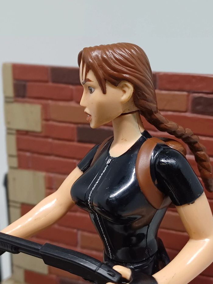 Rare Figurine Tomb Raider Lara Croft + Doberman + Diorama Moto Playmates 1999 - photo numéro 8