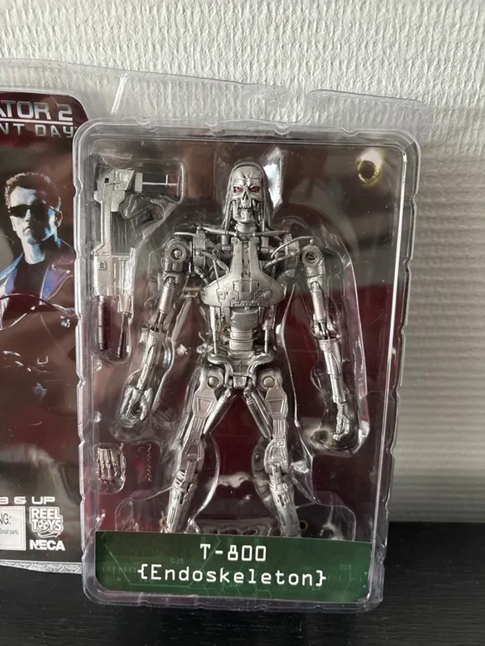 Figurine t-800 - photo numéro 2