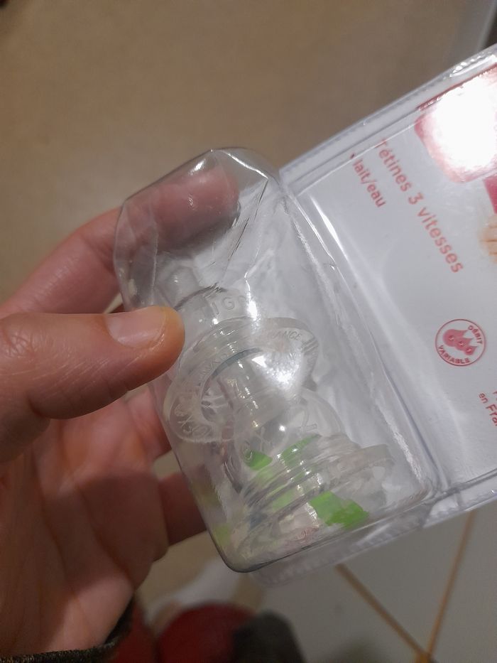 Tetine biberon 0-6 mois - photo numéro 2