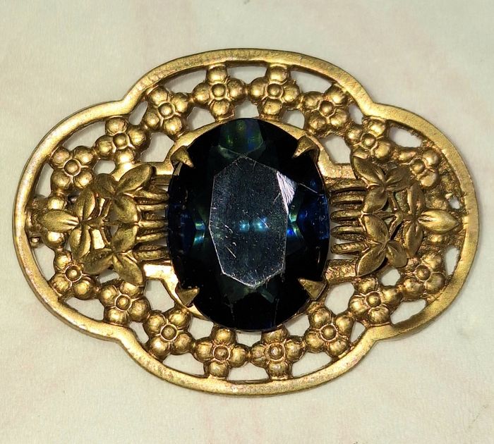 Broche 1960's verre taillé bleu profond 4,5 cm.