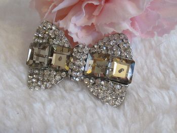 Broche Noeud avec brillants