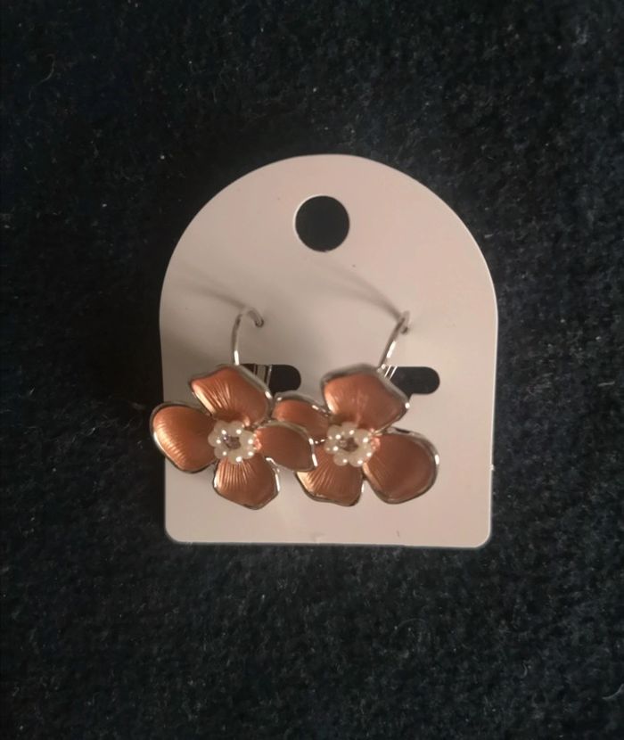 Boucles pendantes a fleurs oranges