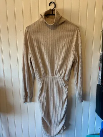 Robe pull beige