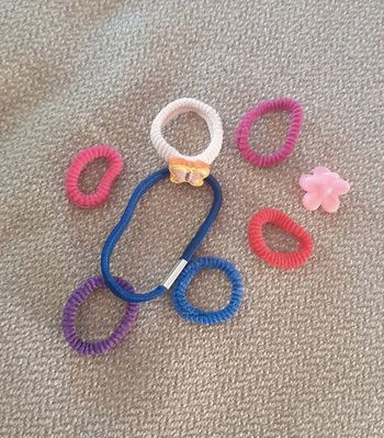 Lot élastiques pour cheveux, chouchous, barrettes papillon multicolores