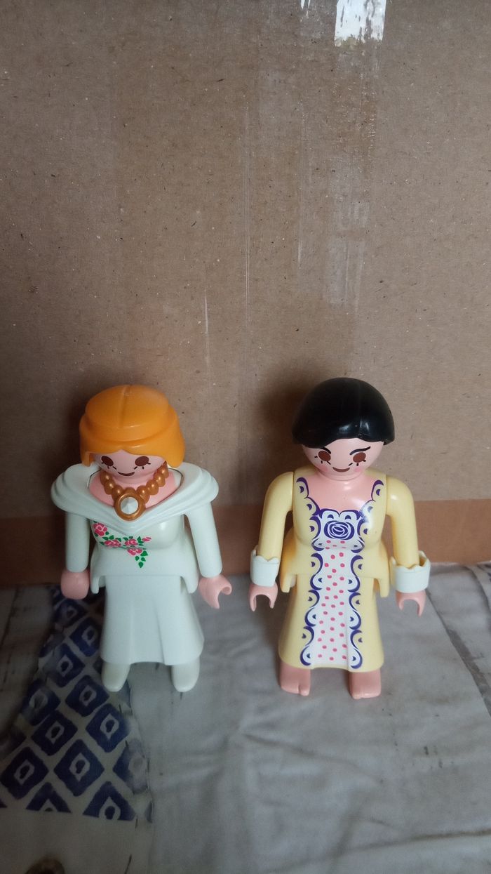 Lot de 2 personnages féminins "Playmobil" - photo numéro 2