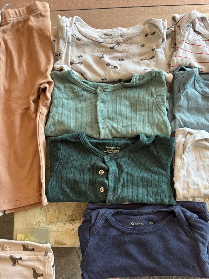 Lot bodies/ pyjamas 12 mois - photo numéro 4
