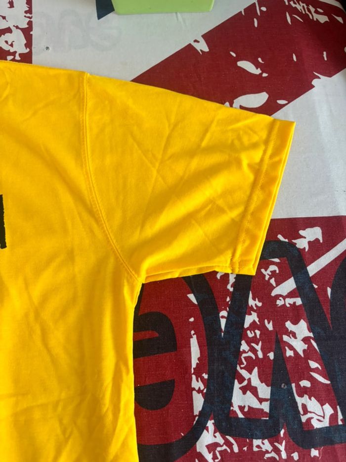 T-shirt Stussy Rework taille M/L jaune moutarde as de pique noir - photo numéro 3