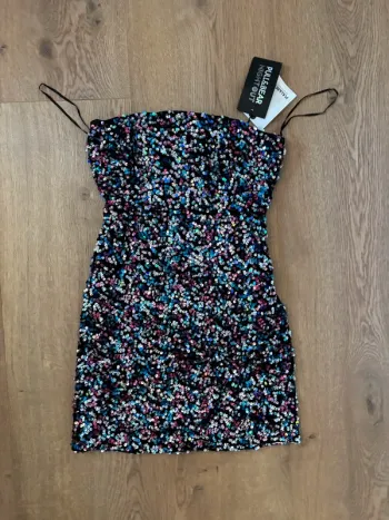 Robe à paillettes neuve