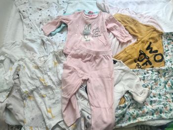 Lot pyjama 23/24 mois et body fille 18/24 mois