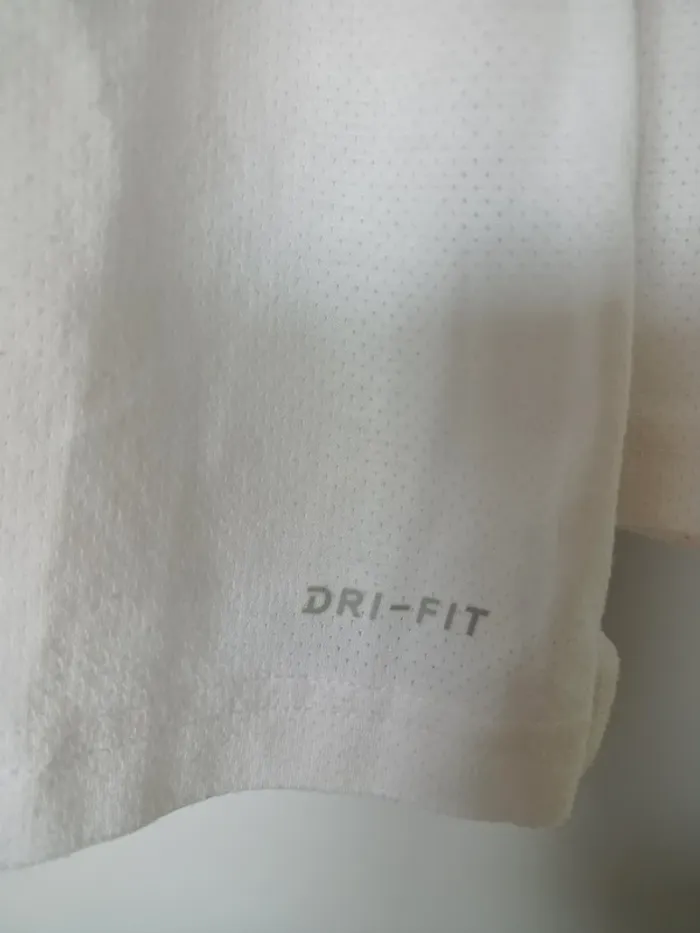 Tee shirt Nike avec capuche 13-15 ans - photo numéro 8