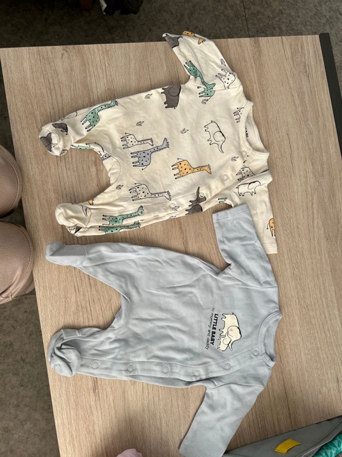 2 pyjamas