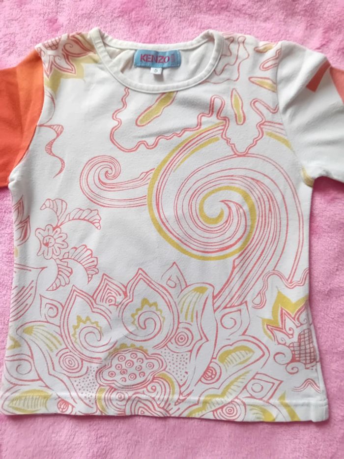 T-shirt Kenzo taille 5 ans en très bon état - photo numéro 3