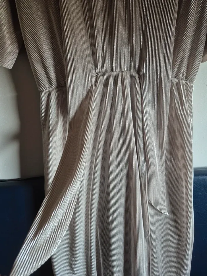 Très jolie robe - photo numéro 2