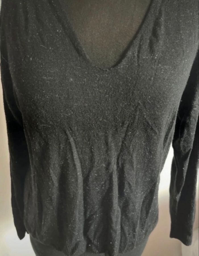 Pull fin col V noir à paillettes taille M de chez Kiabi en très bon état - photo numéro 2