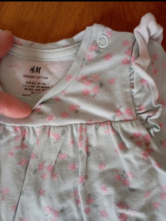 Ensemble robe et body intégré taille 3 mois en très bon état - photo numéro 2