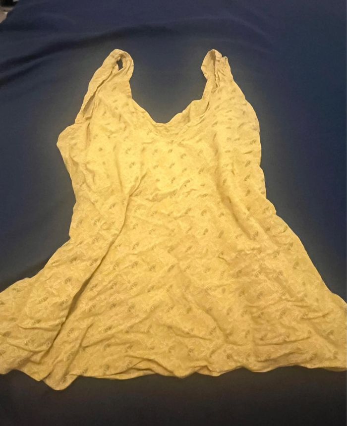 Chemisier jaune avec des petite fleur et paillettes