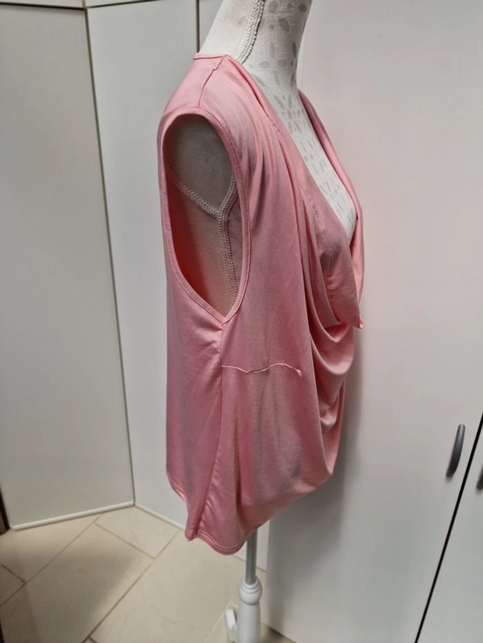 Débardeur Rose Pastel Drapé Décolleté Sexy Plongeant Homme - photo numéro 7