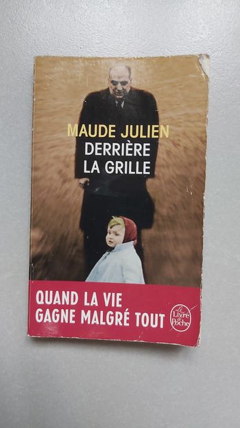 Derrière la grille 