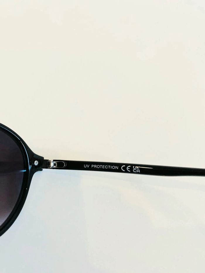 Lunette de soleil mixte ronde noire et argentée UV protection catégorie 3 - photo numéro 5