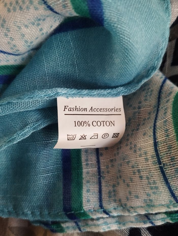 Grande écharpe neuve - photo numéro 6