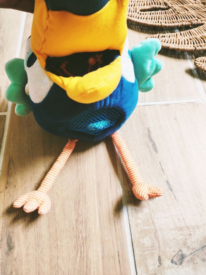 🐦Peluche doudou d'activité Toucan Pablo Pique assiette en tissu/peluche  marque Lilliputiens - photo numéro 4