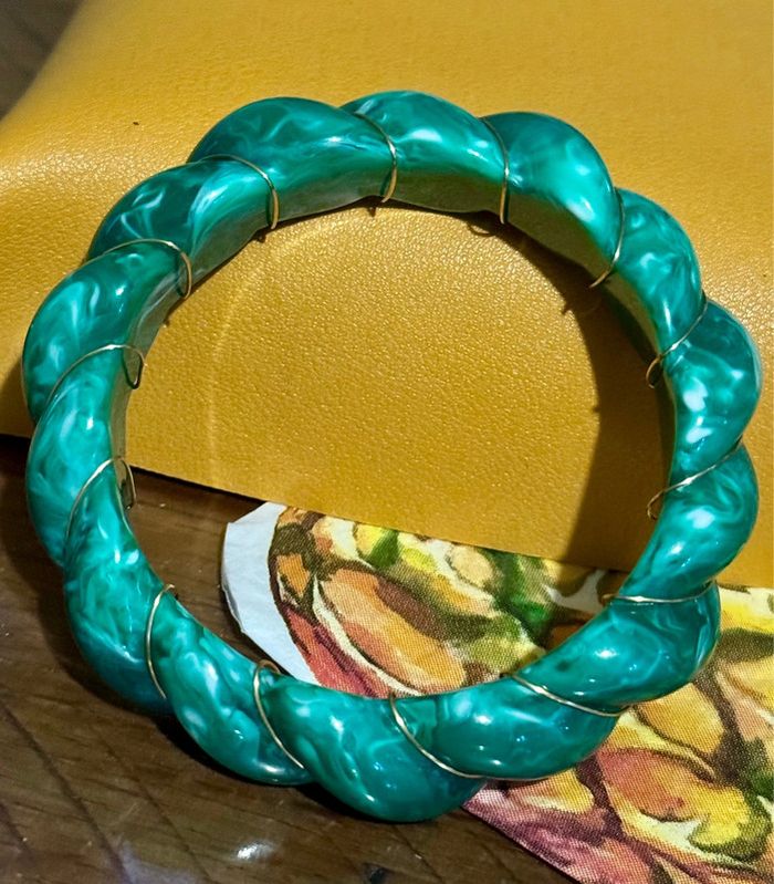 Jonc mile Mila torsades tressé résine verte reflets fils or acier inoxydable or taille M - photo numéro 5